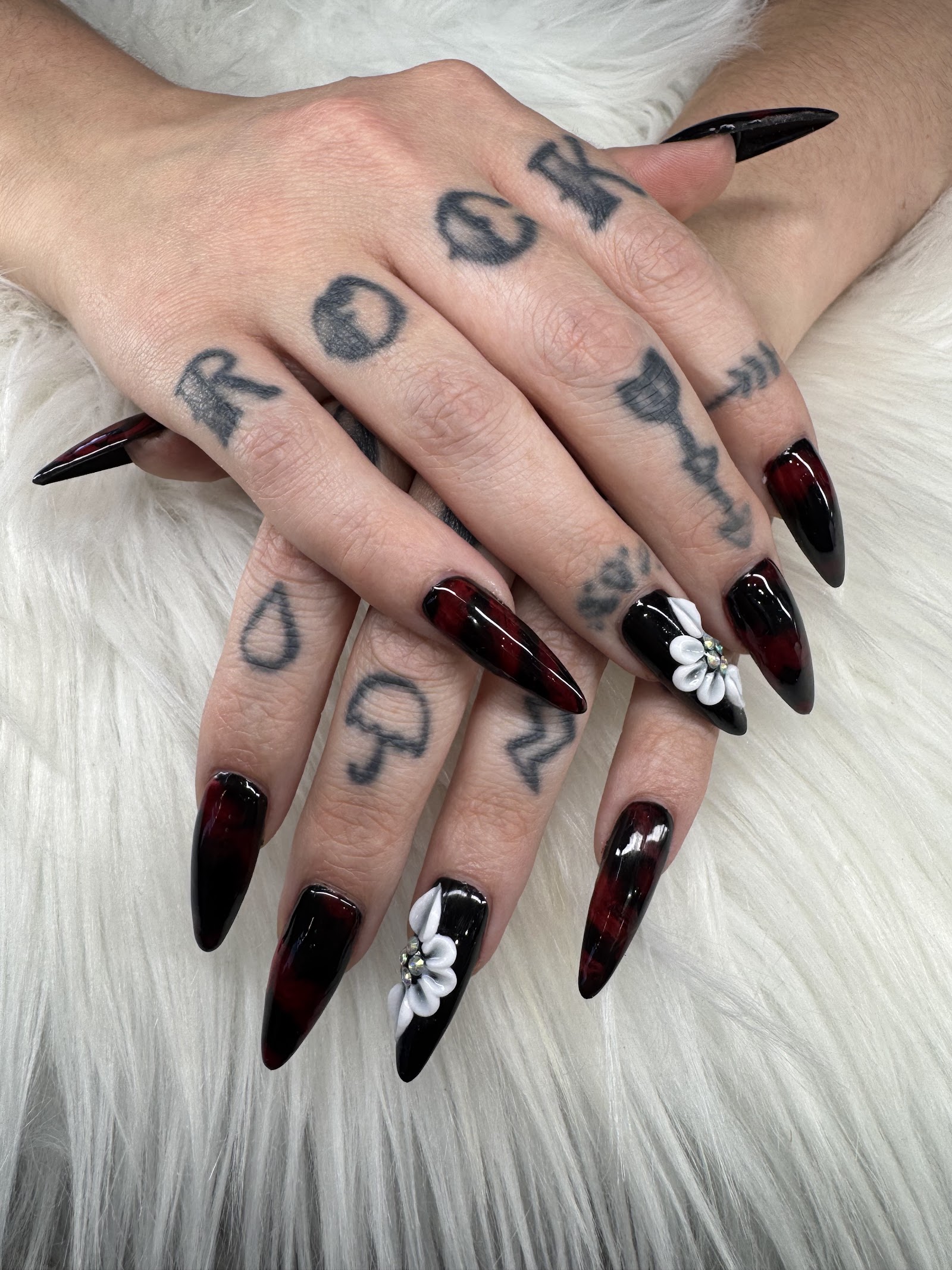 TT Luxury Nails Bar & Lash nail photo 4